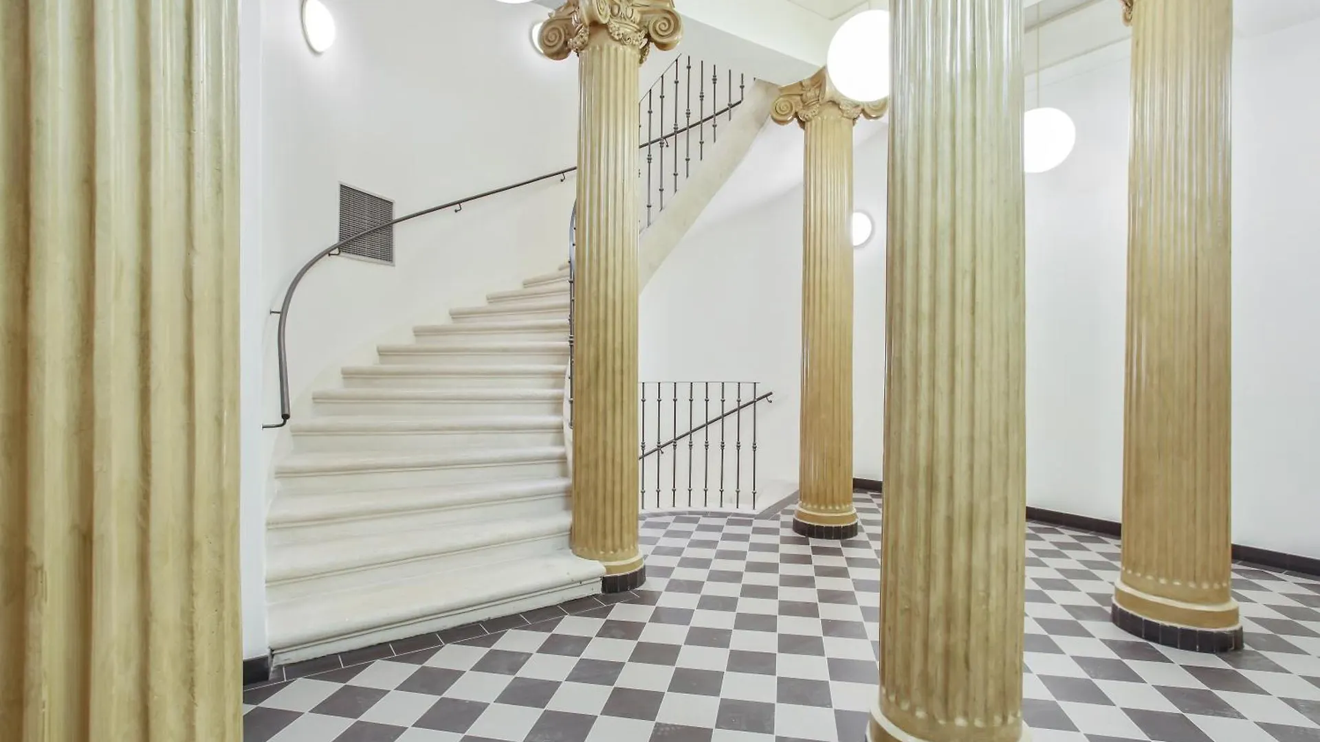 Newly Opened, Designer Opera Apartment Praga
